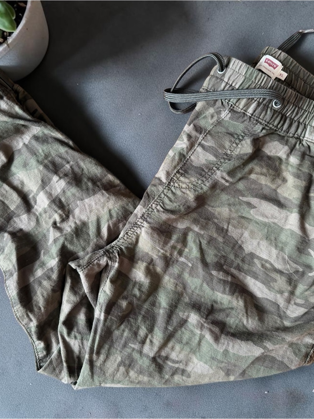 Levi’s Women’s Camouflage Green Jet Set Taper Pants
